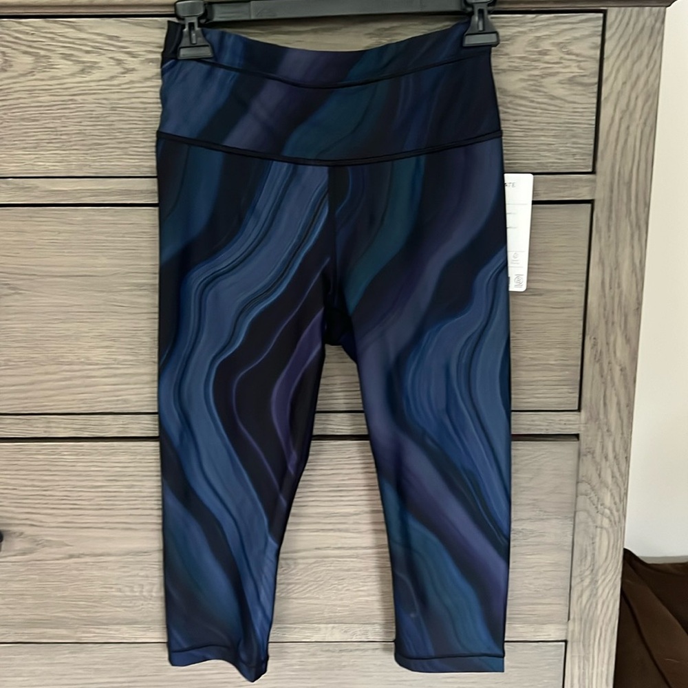 NWT Athleta Accelerate Geode Crop size Small. Approximate measurements in pics.
